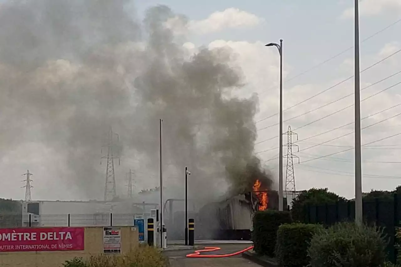 Incendie : trois camions totalement détruits à Nîmes