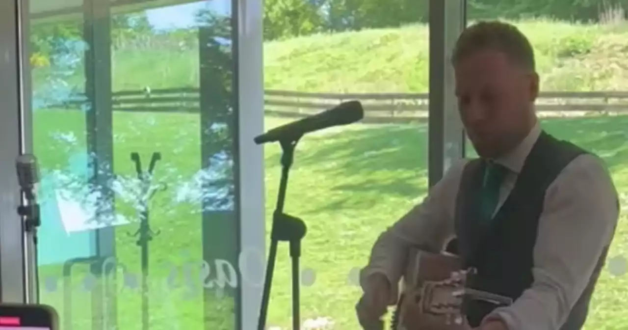 Outgoing Rangers star Scott Arfield steals show at best pal's wedding with song