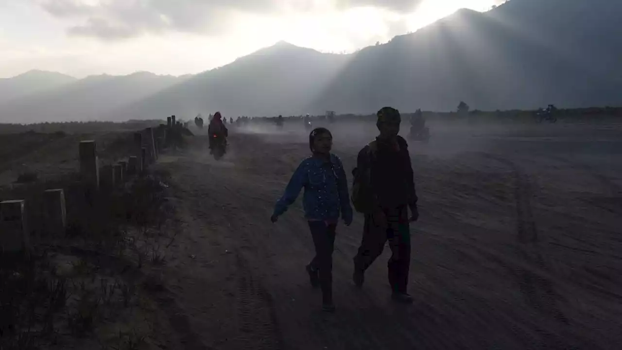 Jelang Puncak Yadnya Kasada di Lautan Pasir Bromo