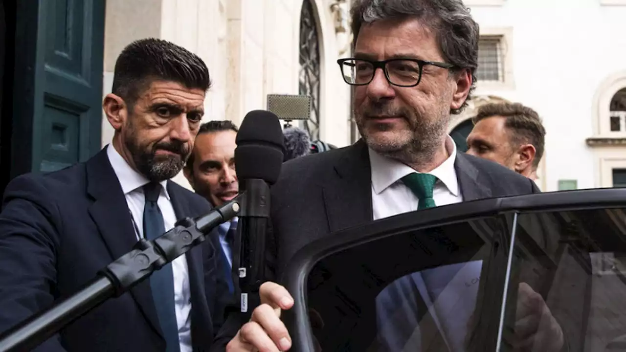 Giorgetti rassicura le banche: 'Nessuna tassa sugli extraprofitti in cantiere'