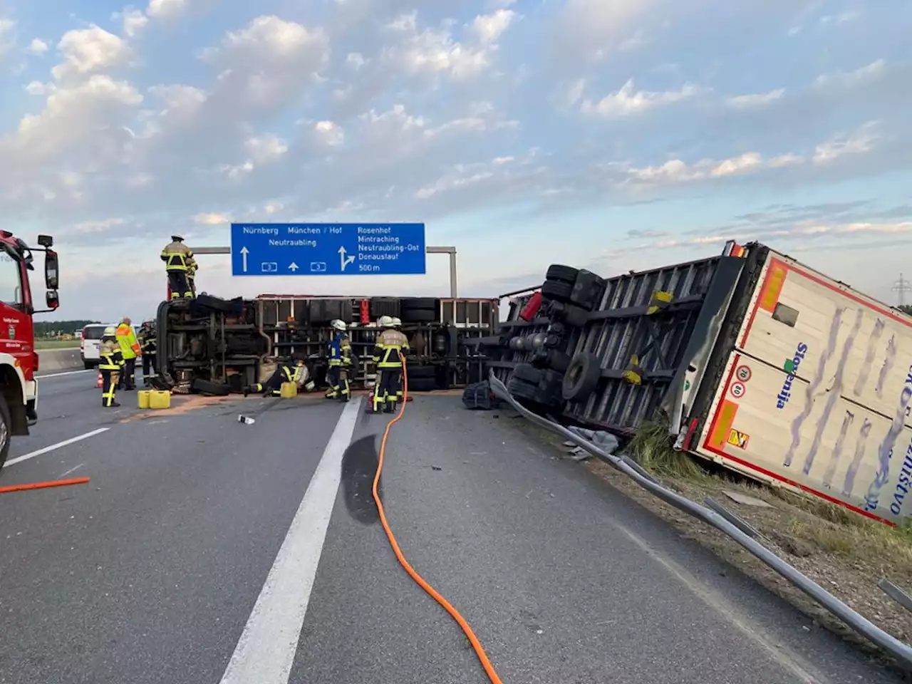 EInsatz: Zwei Fahrstreifen nach Lkw-Unfall auf A3 bei Rosenhof gesperrt - idowa