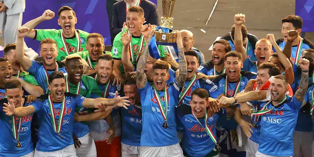 La premiazione del Napoli per la vittoria dello Scudetto | Flashes - Il Post