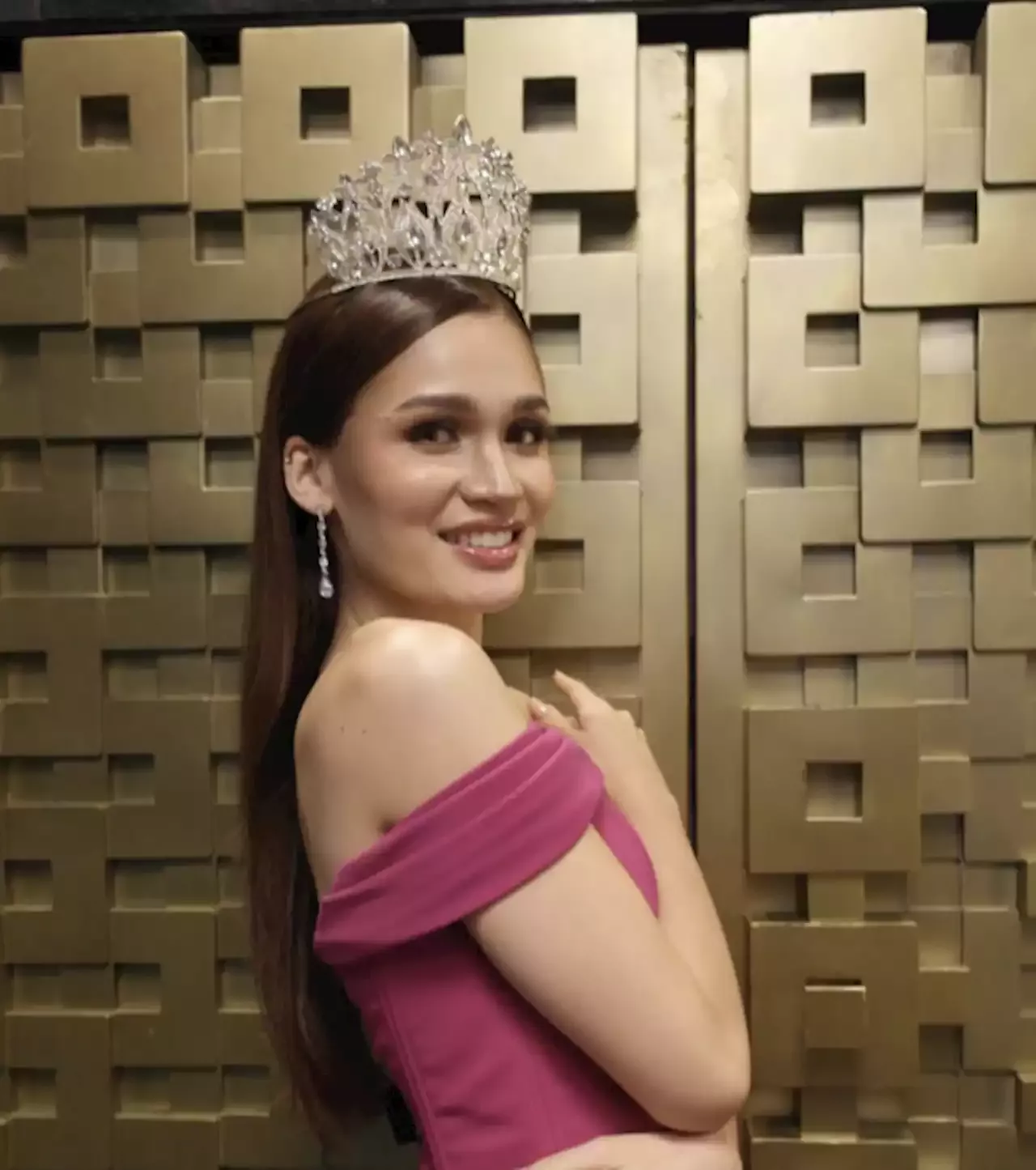 Bb. Pilipinas Globe 2023 Anna Valencia Lakrini Finds ‘missing Puzzle ...