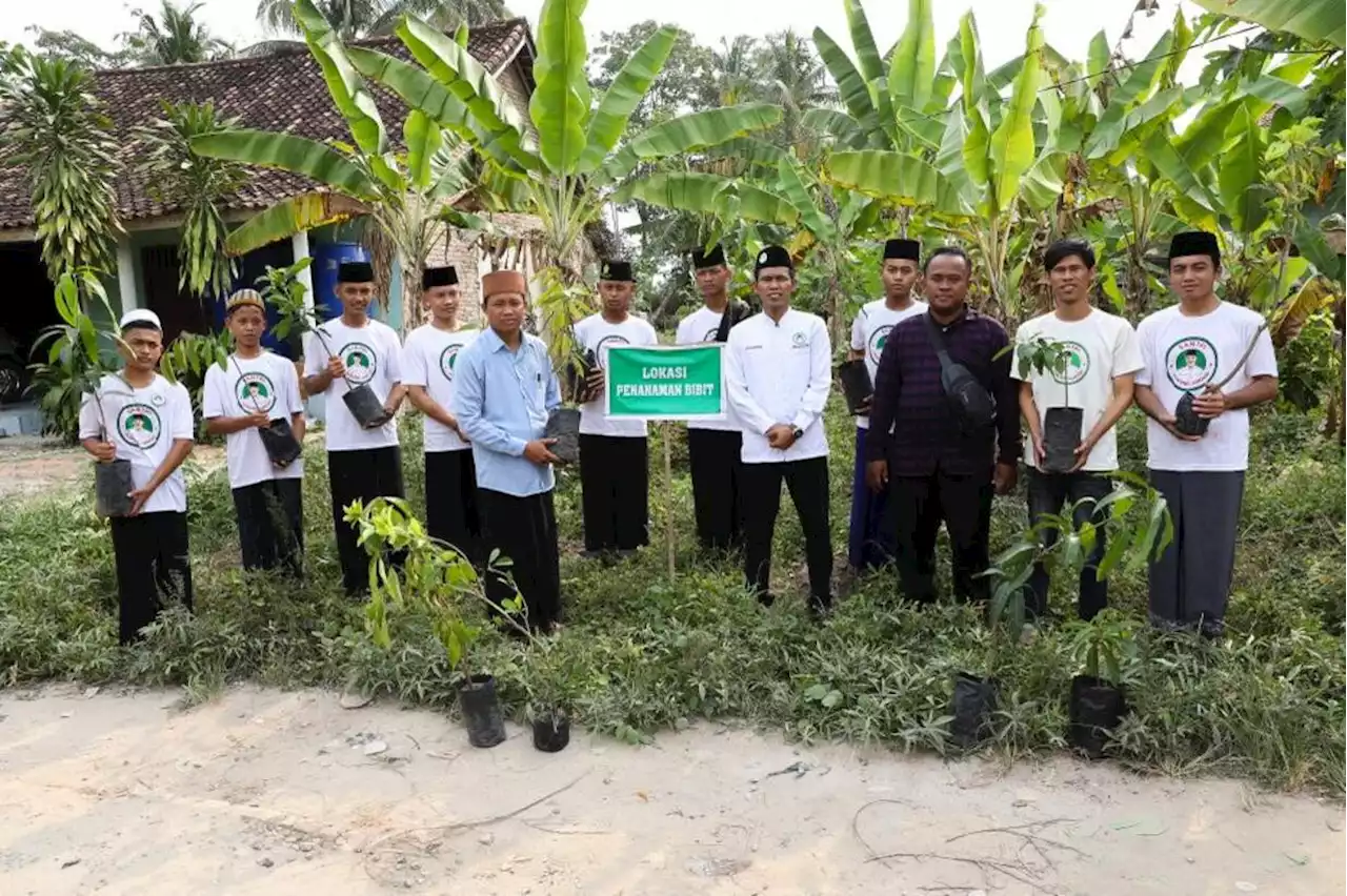 Ratusan Santri di Ponpes Ogan Komering Ilir Dilatih Penanaman Buah