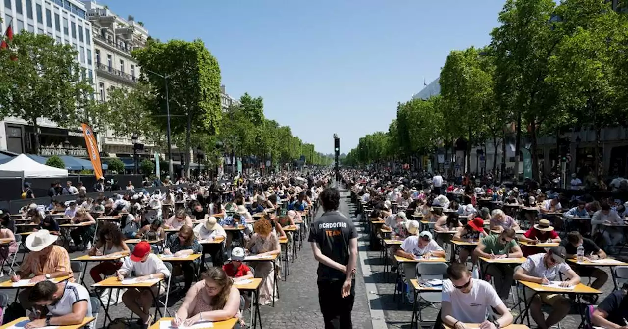 La grande dictée : les Champs-Elysées transformés en salle de classe