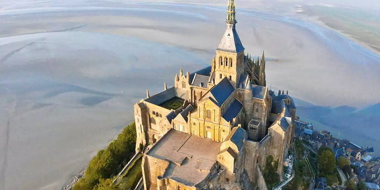 Emmanuel Macron se rend au Mont-Saint-Michel, symbole de « résilience »