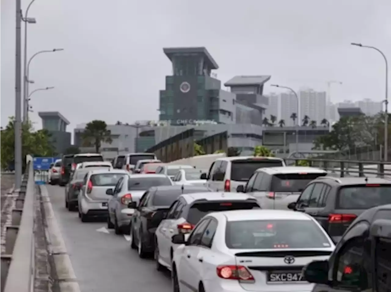 Private-bus driver gets jail for trying to bribe ICA officer at Woodlands Checkpoint in Singapore