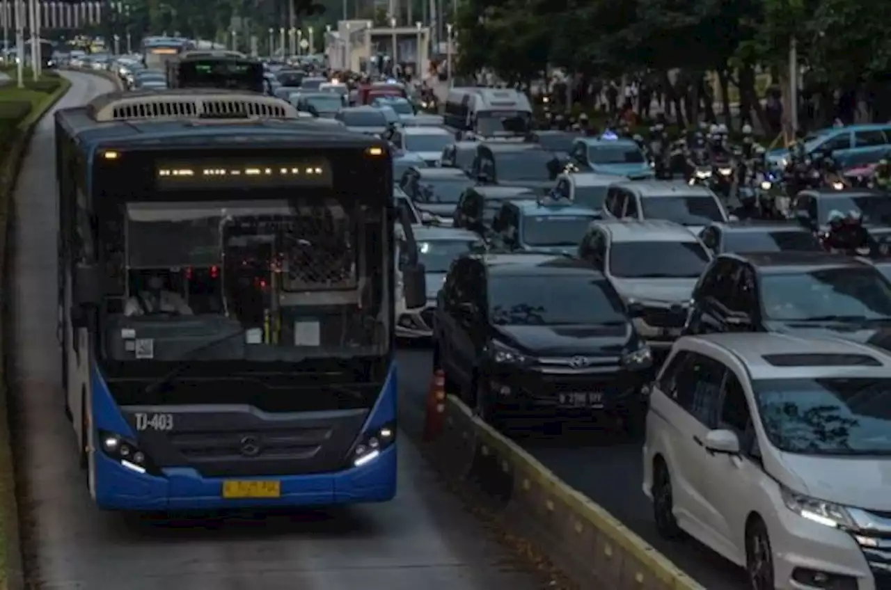 Dishub Kaji Tarif TransJakarta Khusus Karyawan Bandara