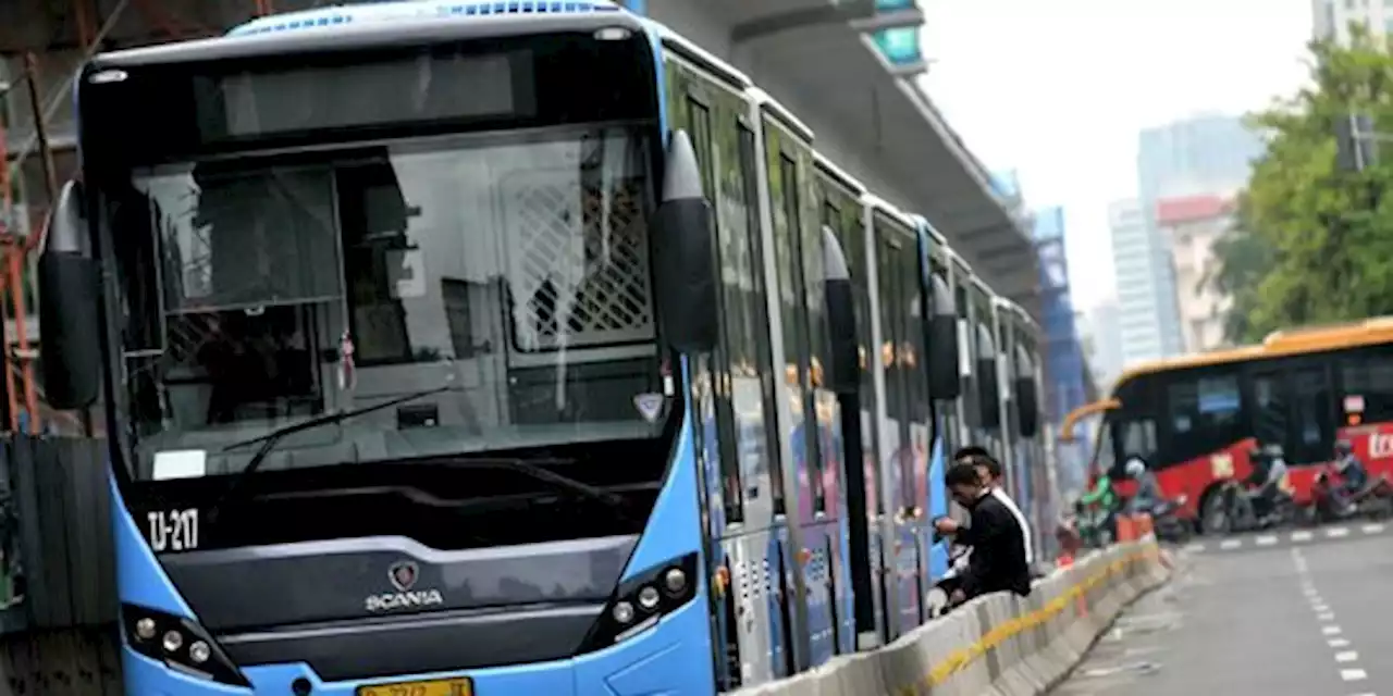 Transjakarta ke Bandara Soekarno Hatta Bukan untuk Masyarakat Umum, Ini Alasannya | merdeka.com