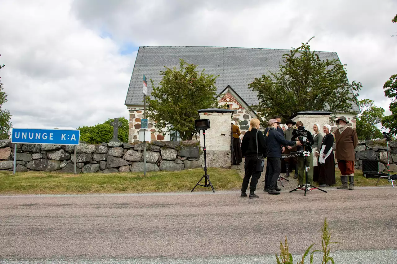 Tjuvkika när häxor pekas ut vid Ununge kyrka