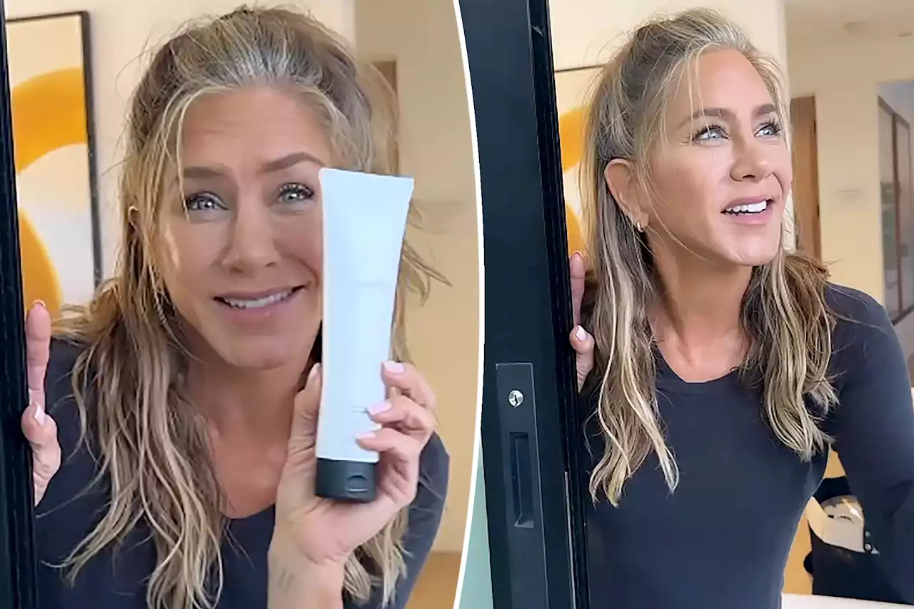 Jennifer Aniston praised for showing off ‘gorgeous’ gray hair: ‘Refreshing’