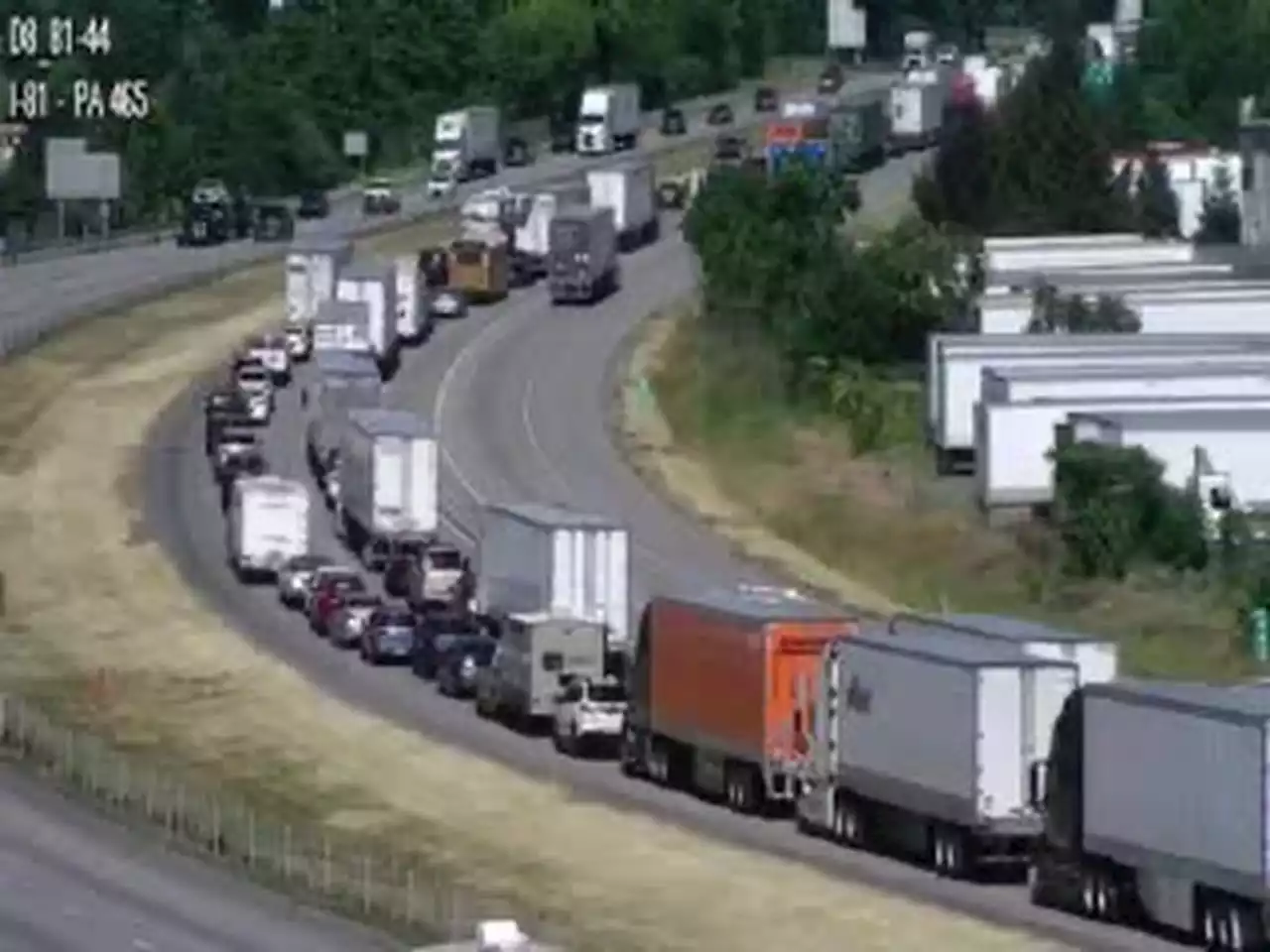 Multi-vehicle crash backs up traffic on I-81 in Cumberland County