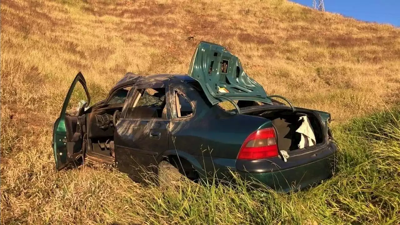 Mulher sobrevive em carro a queda de 200 metros de penhasco