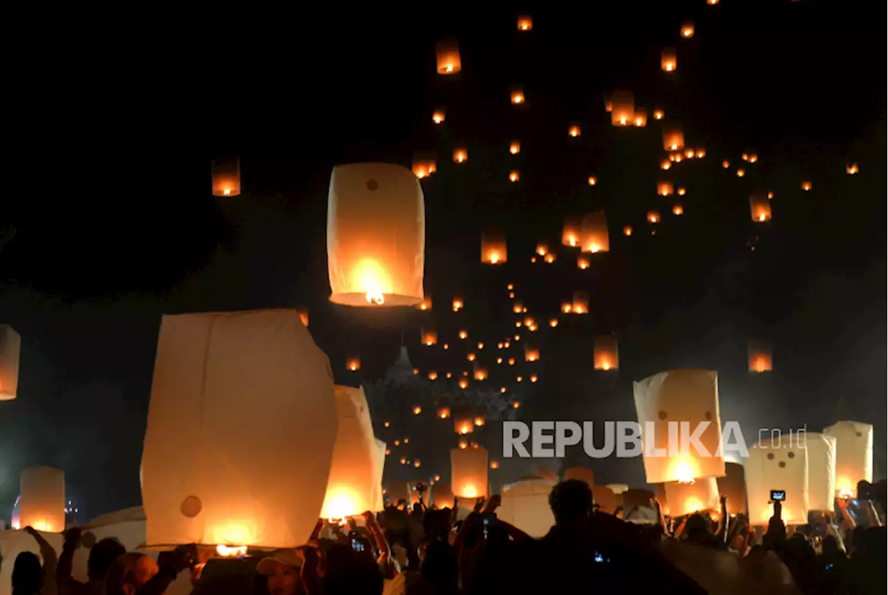 Ikut Terbangkan Lampion di Borobudur, Gubernur Jateng: Waisak Momen Penuh Toleransi |Republika Online