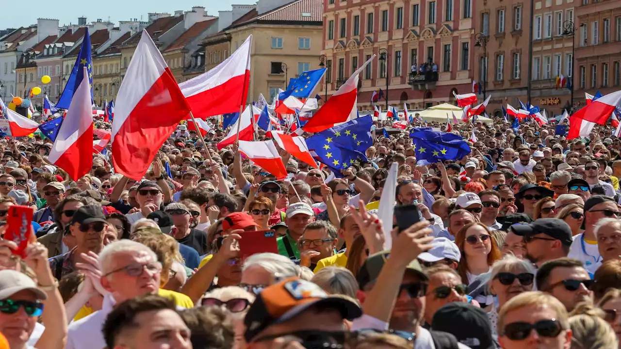 Medio millón de personas protestan contra el gobierno ultranacionalista en Polonia