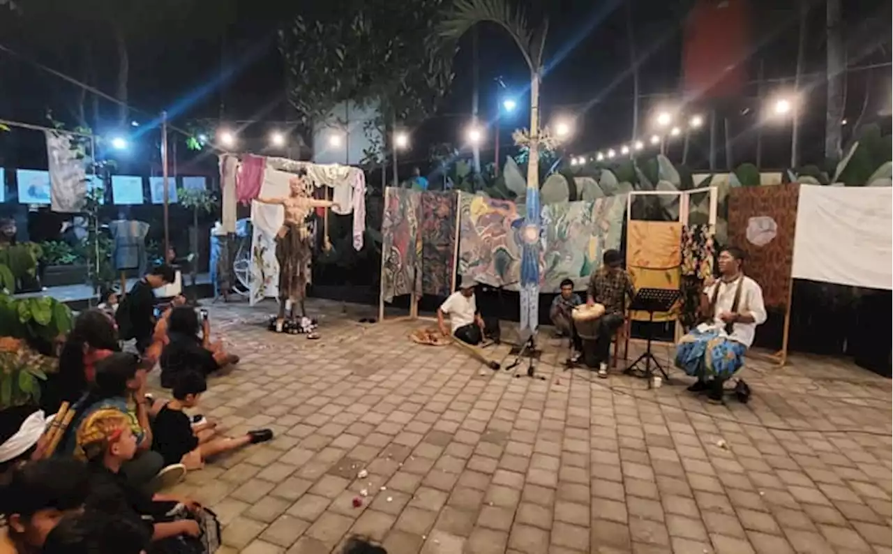 Menengok Pameran Karya Batik ‘Berpesan’ Soramata di Kebun Kopi Bintang Salatiga