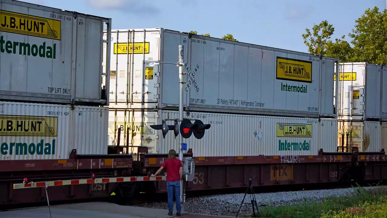 Biden admin. announces $570 million in rail crossing safety projects