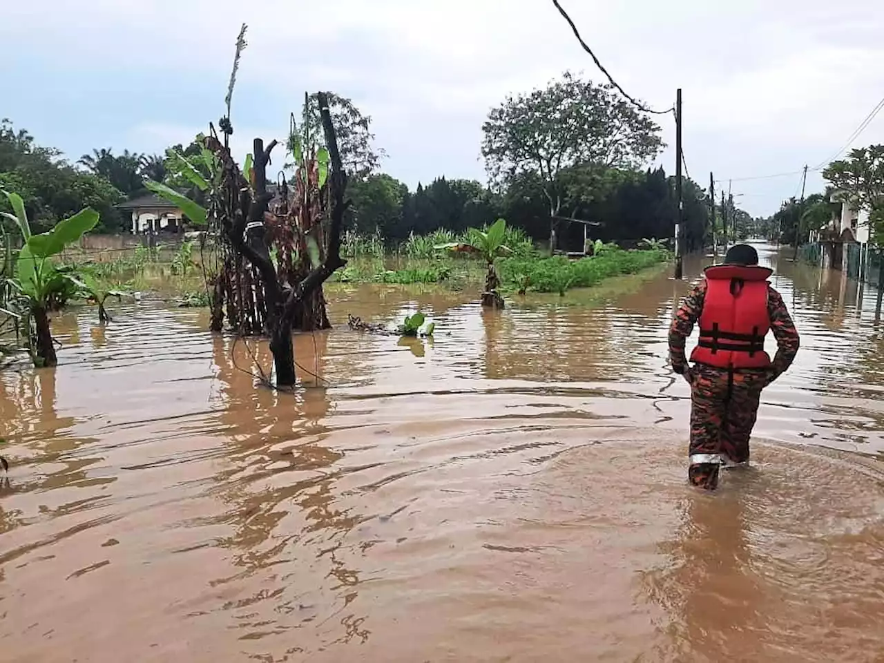 Dramatic day in Klang due to floods