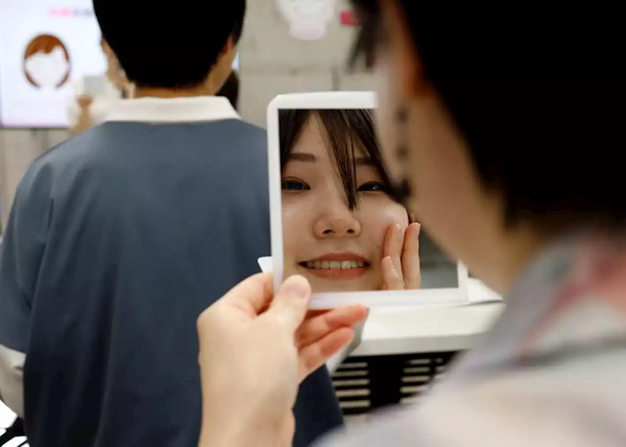 Japanese get trained in 'Hollywood' smiles as masks slowly come off