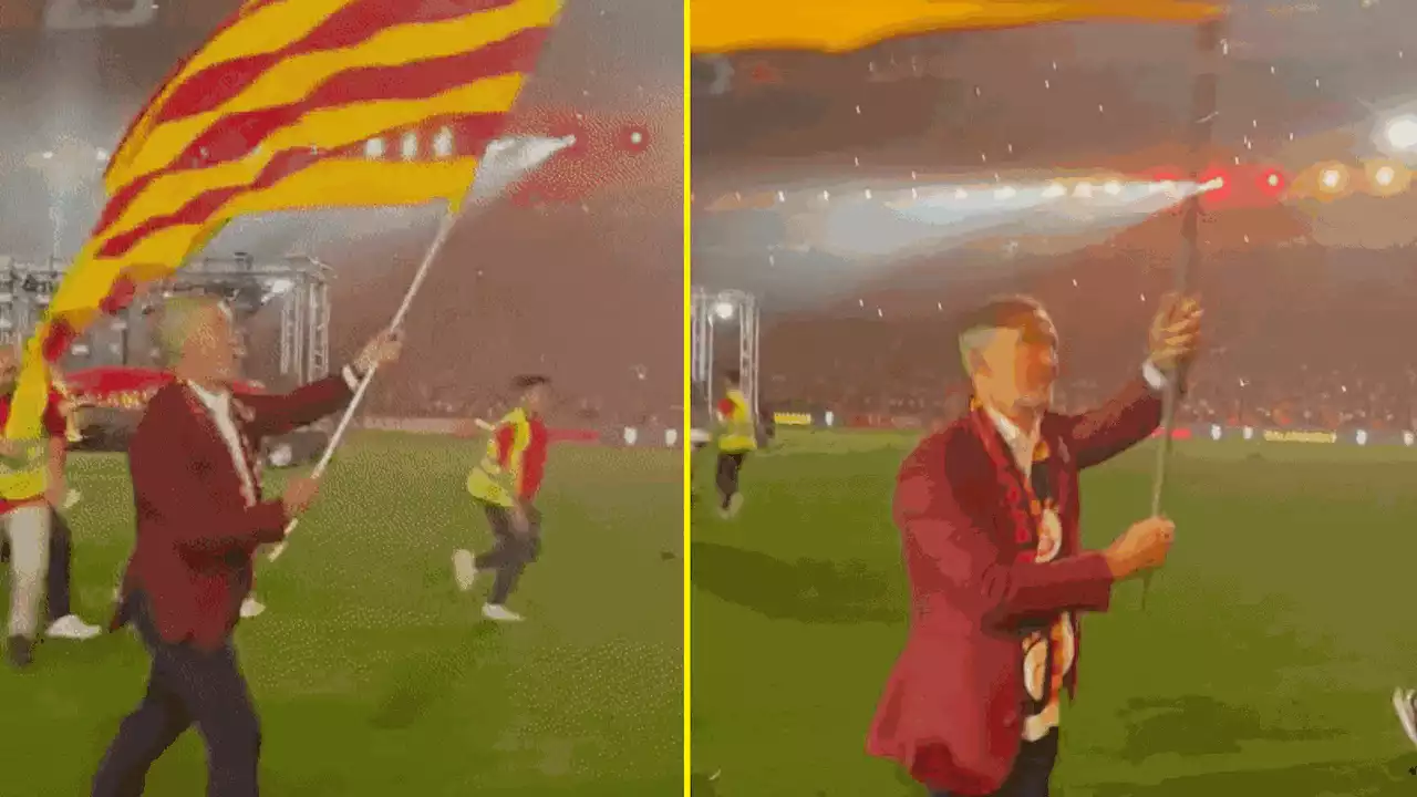 Graeme Souness recreates iconic Galatasary flag moment that nearly sparked riot