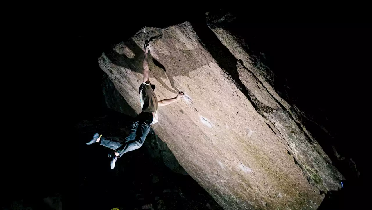 British man completes world's toughest boulder climb after practising on 3D-printed replica