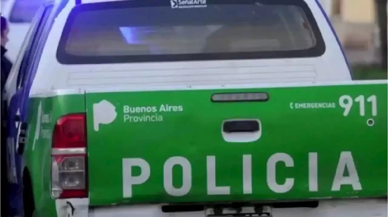 Una policía mató de un disparo en la cabeza a un ladrón que intentó robarle el auto