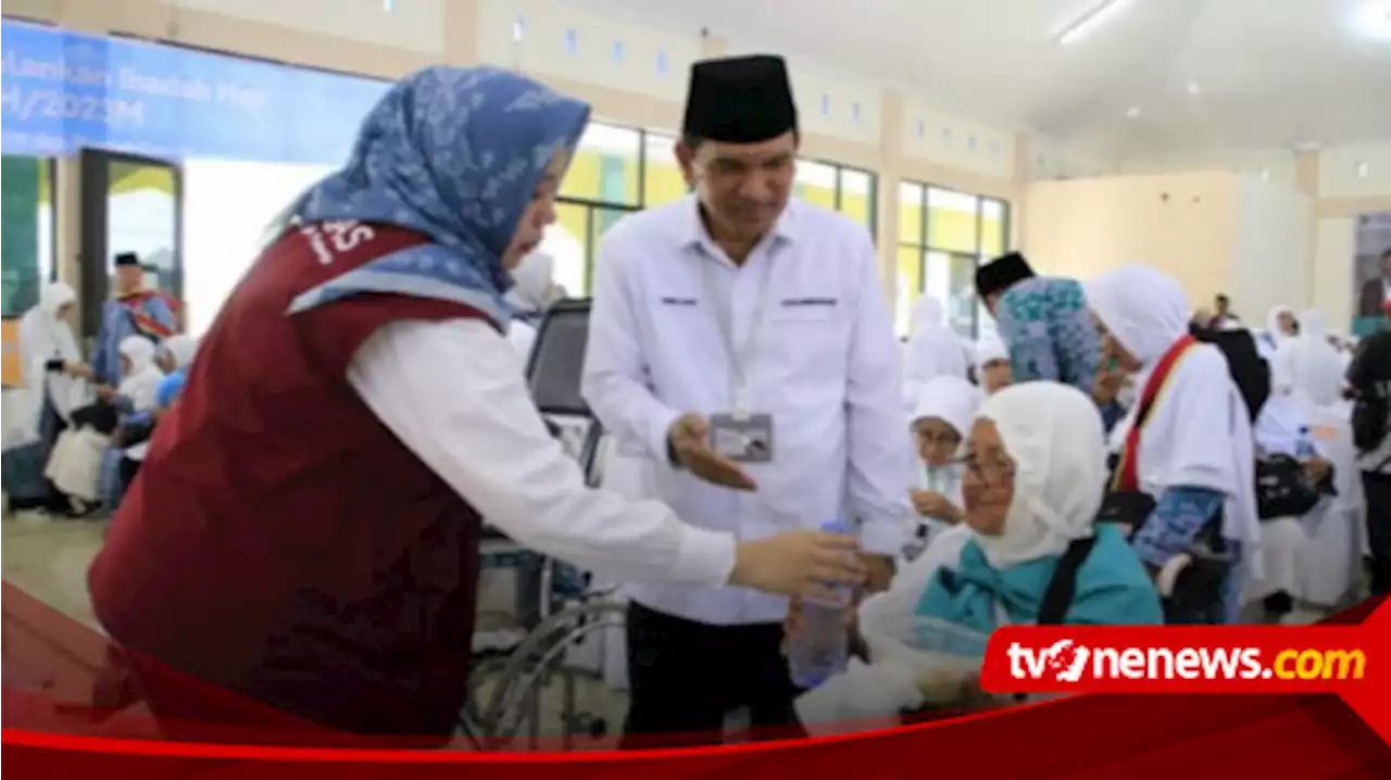 Kloter Perdana Jemaah Calon Haji Embarkasi Padang Masuk Asrama