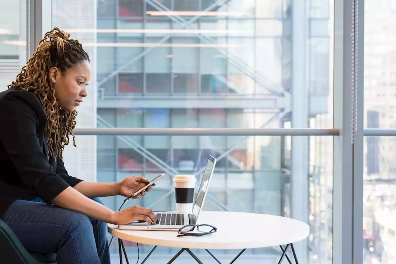 Programa de capacitação em tecnologia oferece 10 mil vagas gratuitas para mulheres