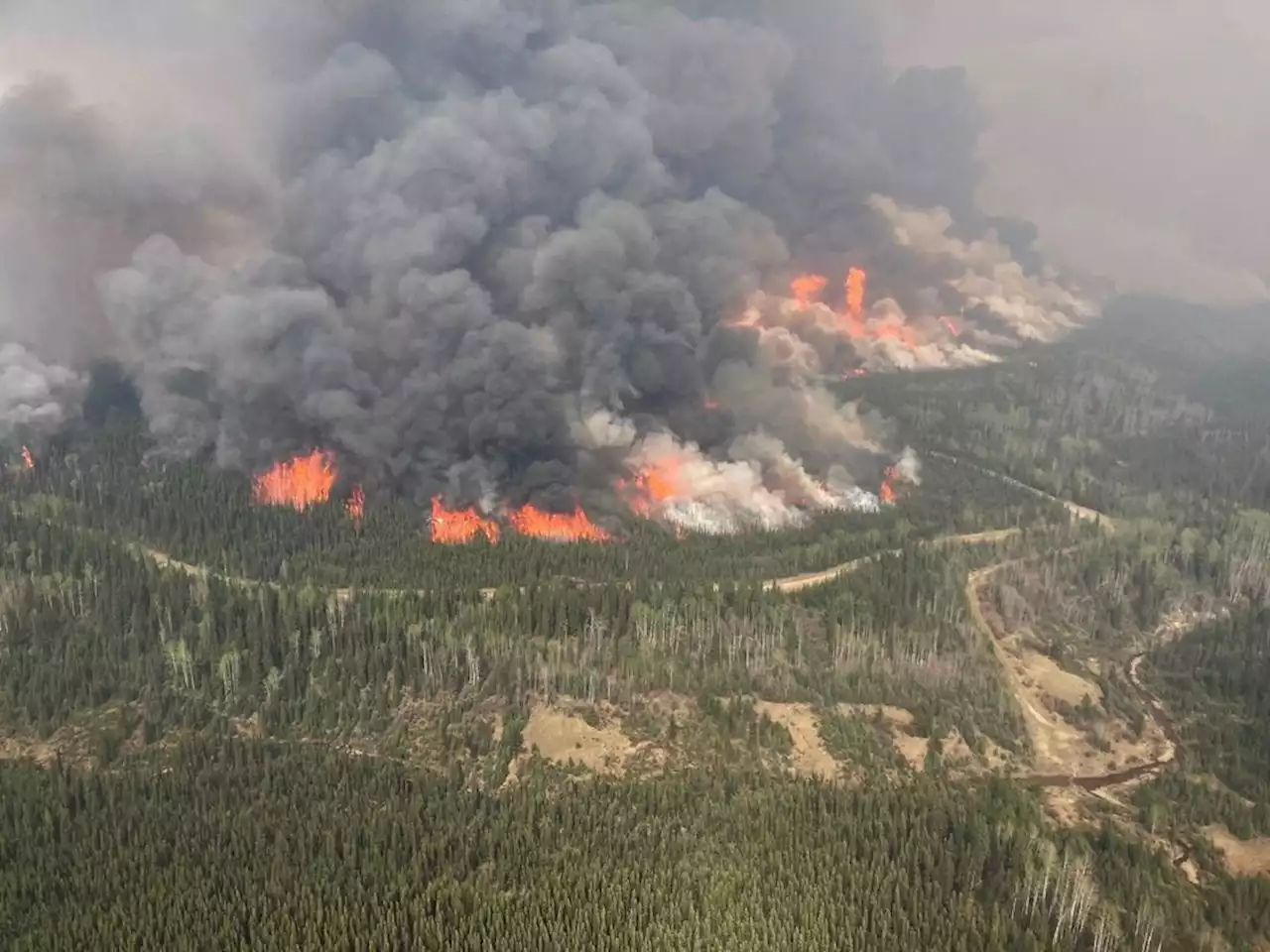 B.C. wildfires update for June 4: Hot, dry June forecast means trouble for B.C. wildfires | Fire officials warn of strong wind this weekend in Cariboo