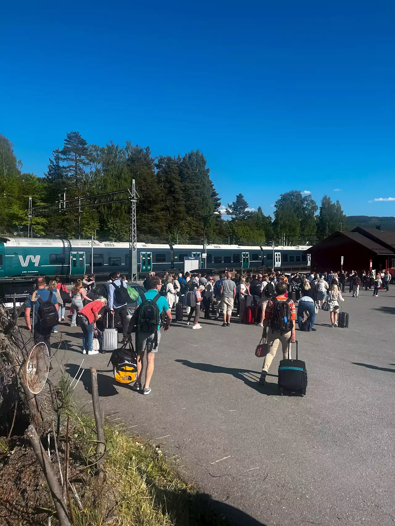 70 togpassasjerer strømfast mellom Stange og Hamar
