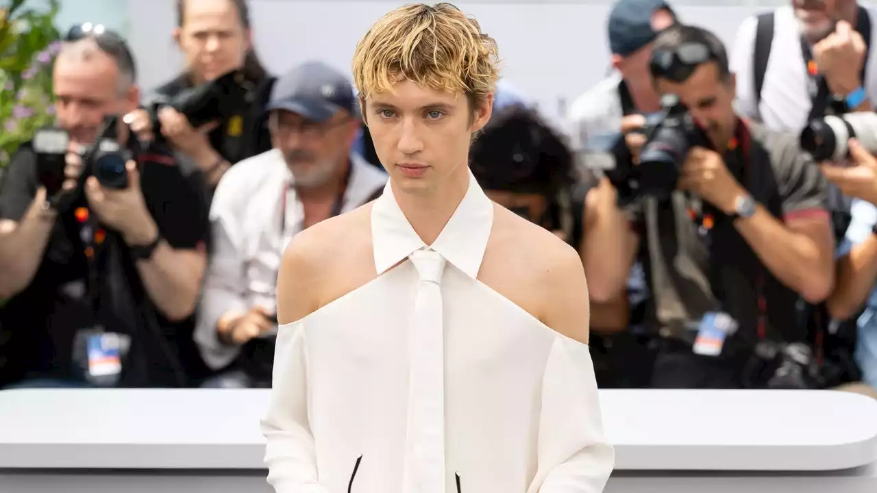 Troye Sivan Taps Into ‘The Idol’’s Indie-Sleaze Aesthetic on the Red Carpet