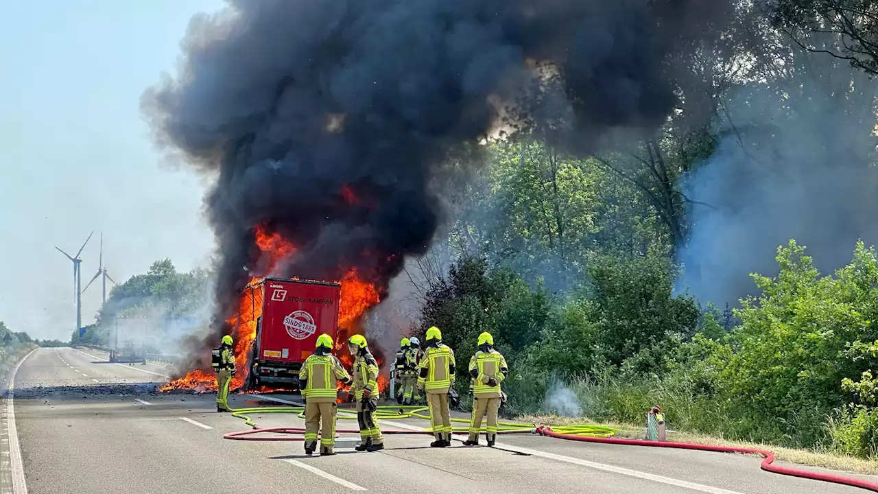 Autobahn gesperrt: Lkw brennt auf der A 57