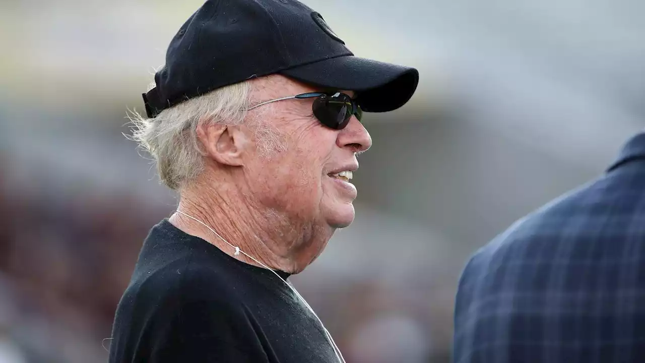 Report: Nike co-founder Phil Knight continues efforts to purchase Trail Blazers