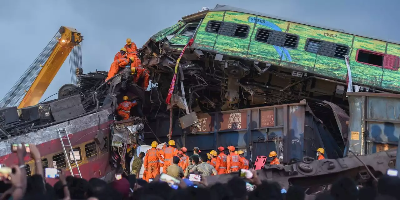 India Train Crash Rescuers Describe Search of Railcars Filled With Bodies