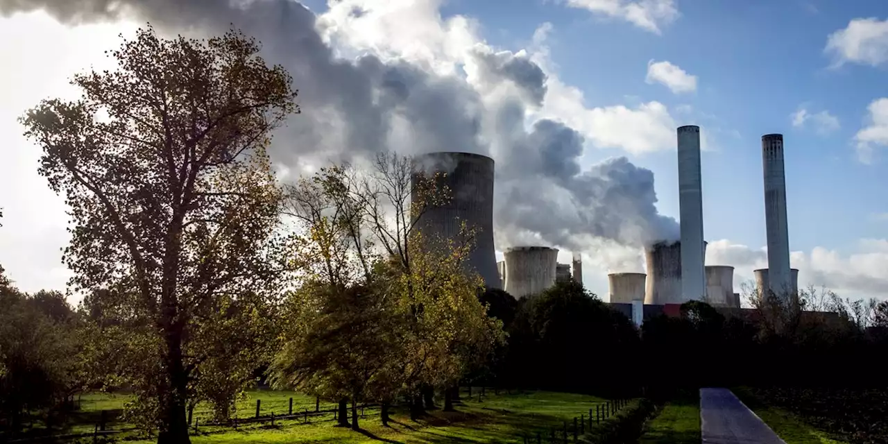 Amount of warming triggering carbon dioxide in air hits new peak, growing at near-record fast rate