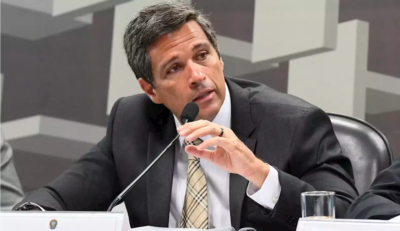Juros são altos porque o governo deve muito, não por causa de rentistas, alega Campos Neto