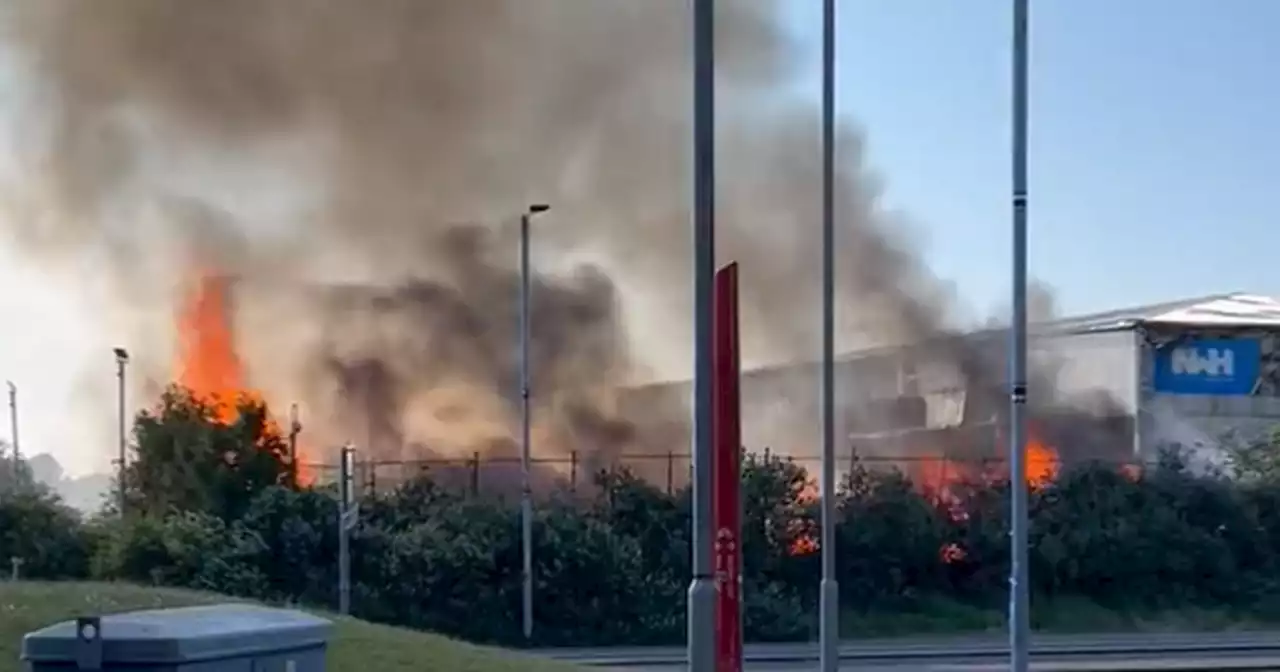 Huge fire breaks out in Glasgow's east end as public told to 'avoid area'