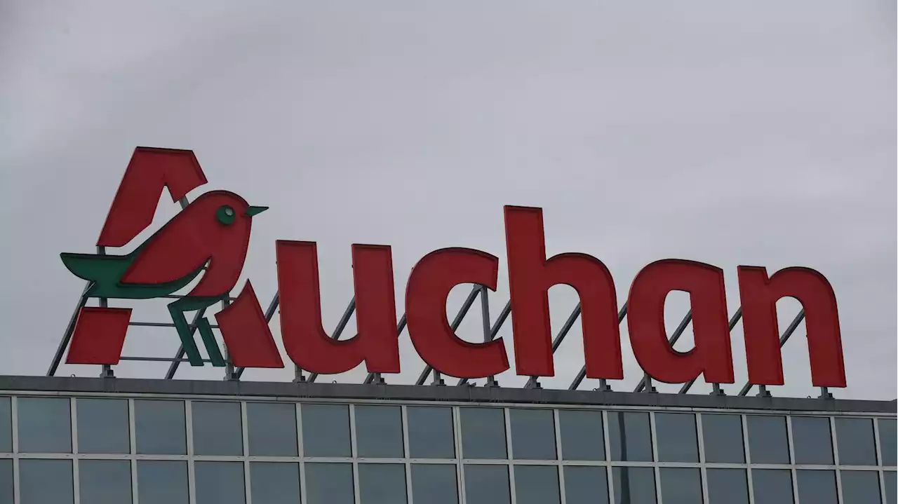 Nord : un salarié d'Auchan mis à pied une journée pour avoir chanté trop fort dans les rayons