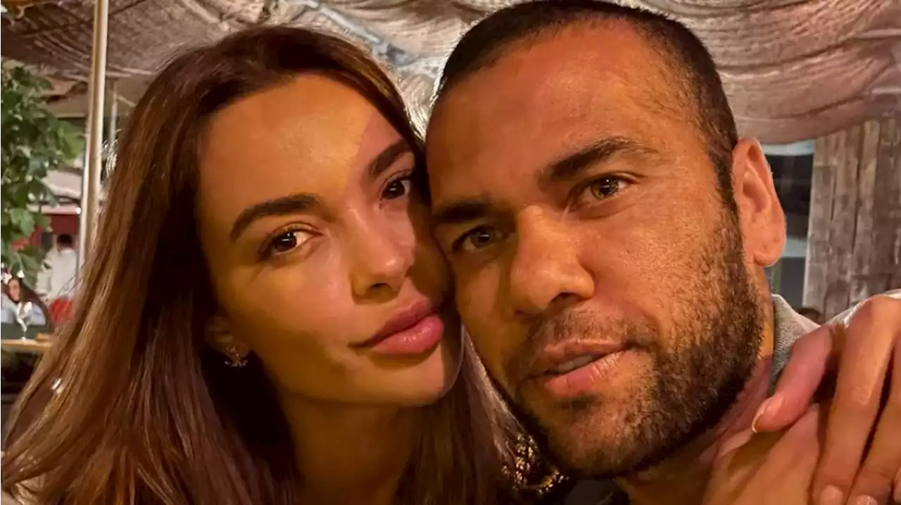 Ex-mulher de Daniel Alves fala sobre acusação de estupro e detalha visitas ao jogador na prisão; confira