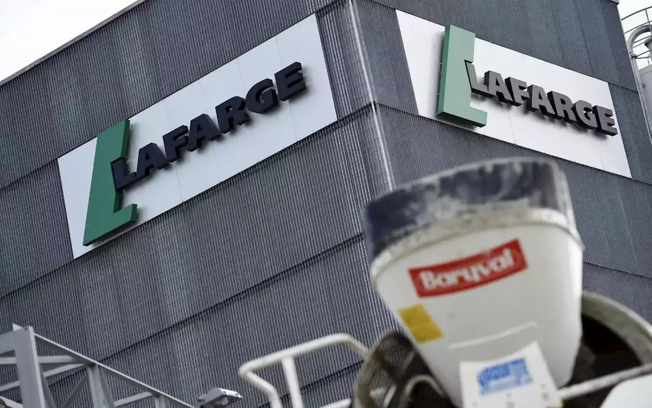 Environnement : une quinzaine d’activistes arrêtés après une action contre une cimenterie Lafarge en décembre