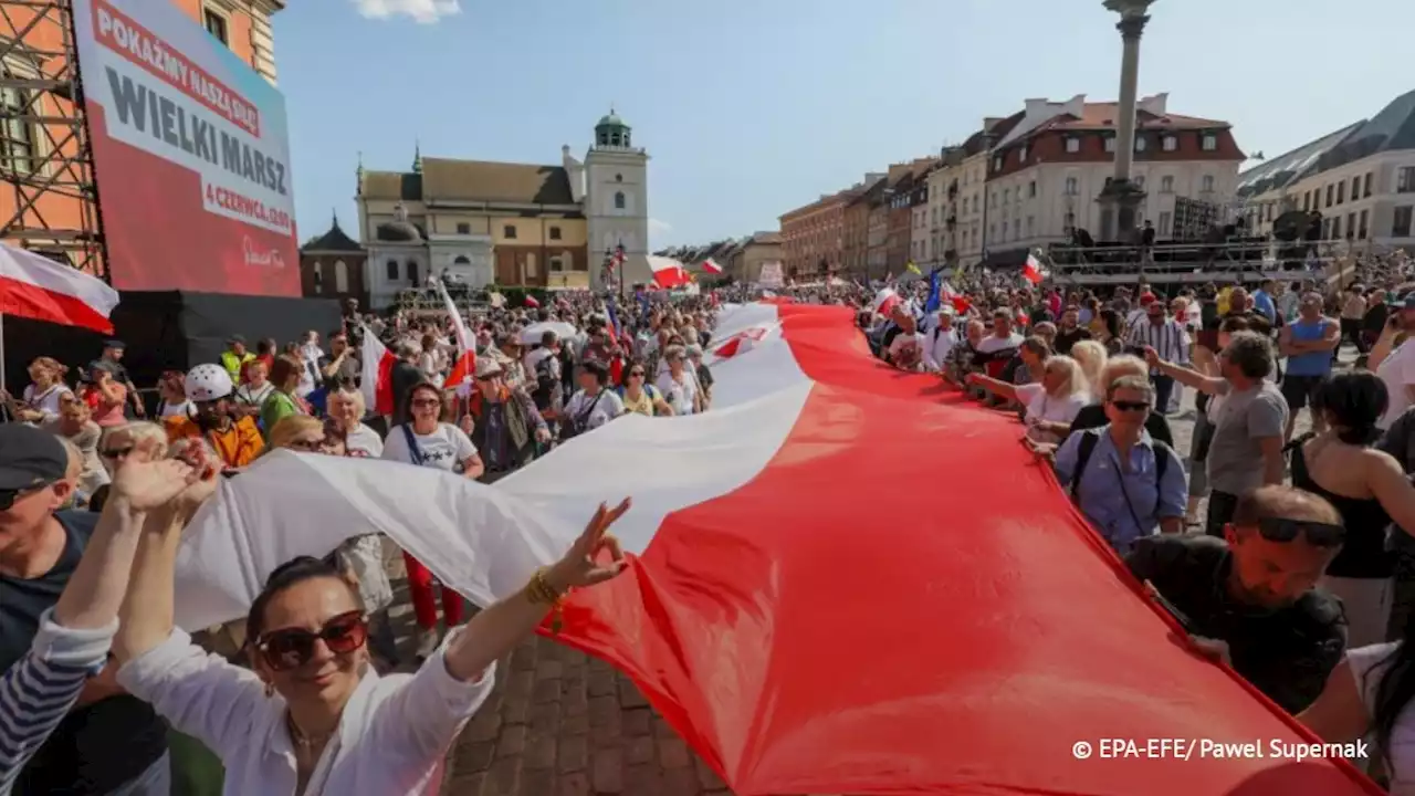 Закон о 'российском влиянии' помог польской оппозиции мобилизовать электорат - Мнения ТАСС