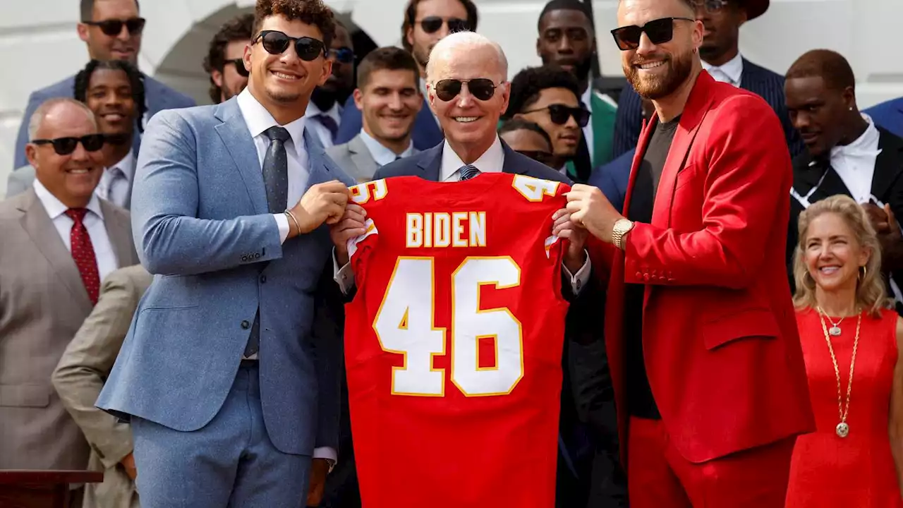 Patrick Mahomes intercepts Travis Kelce as TE attempts to take over Joe Biden's White House podium