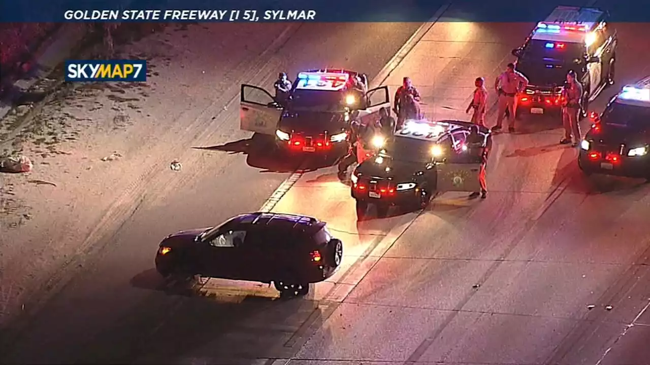 Woman drives on shredded tires during lengthy chase on 5 Freeway through OC, LA