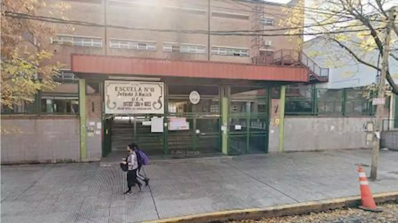 Familias y docentes de una escuela de La Boca protestaron por la presencia de ratas