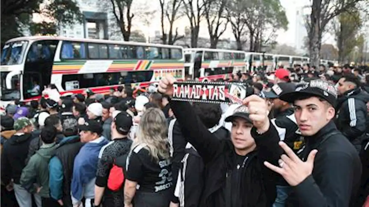 Los hinchas de Colo Colo protagonizaron incidentes en la Bombonera