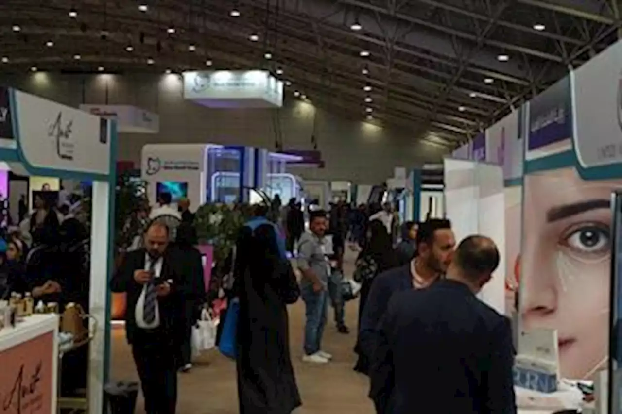 سعوديات يُهرولن لـالمرآة السحرية بحثاً عن الجمال