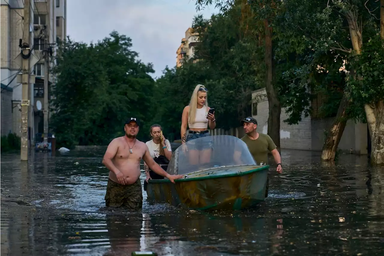 Ukraine: Wasserstand in Flutgebieten steigt nach Zerstörung des Kachowka-Damms weiter