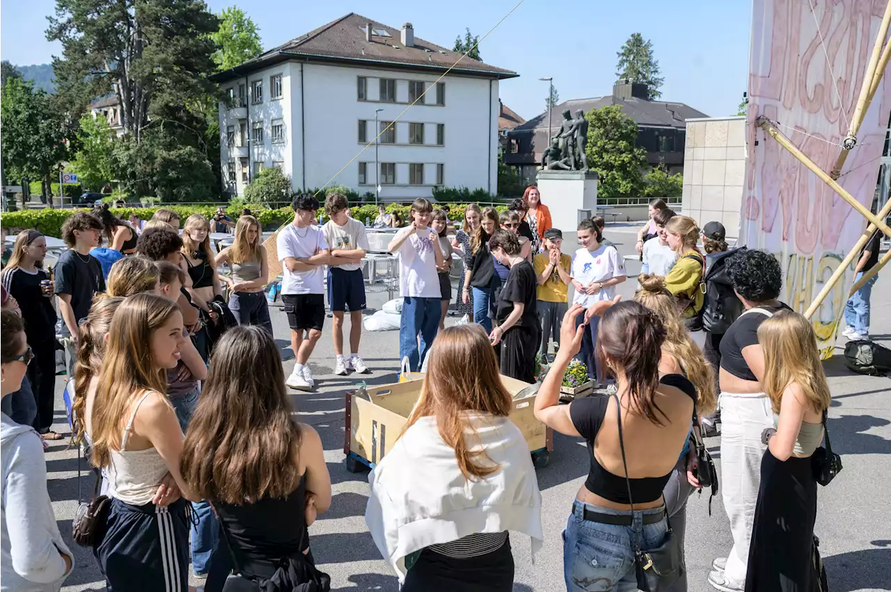 Besetzung Gymnasium Kirchenfeld – Nach dem Malen und Gärtnern gingen alle brav nach Hause