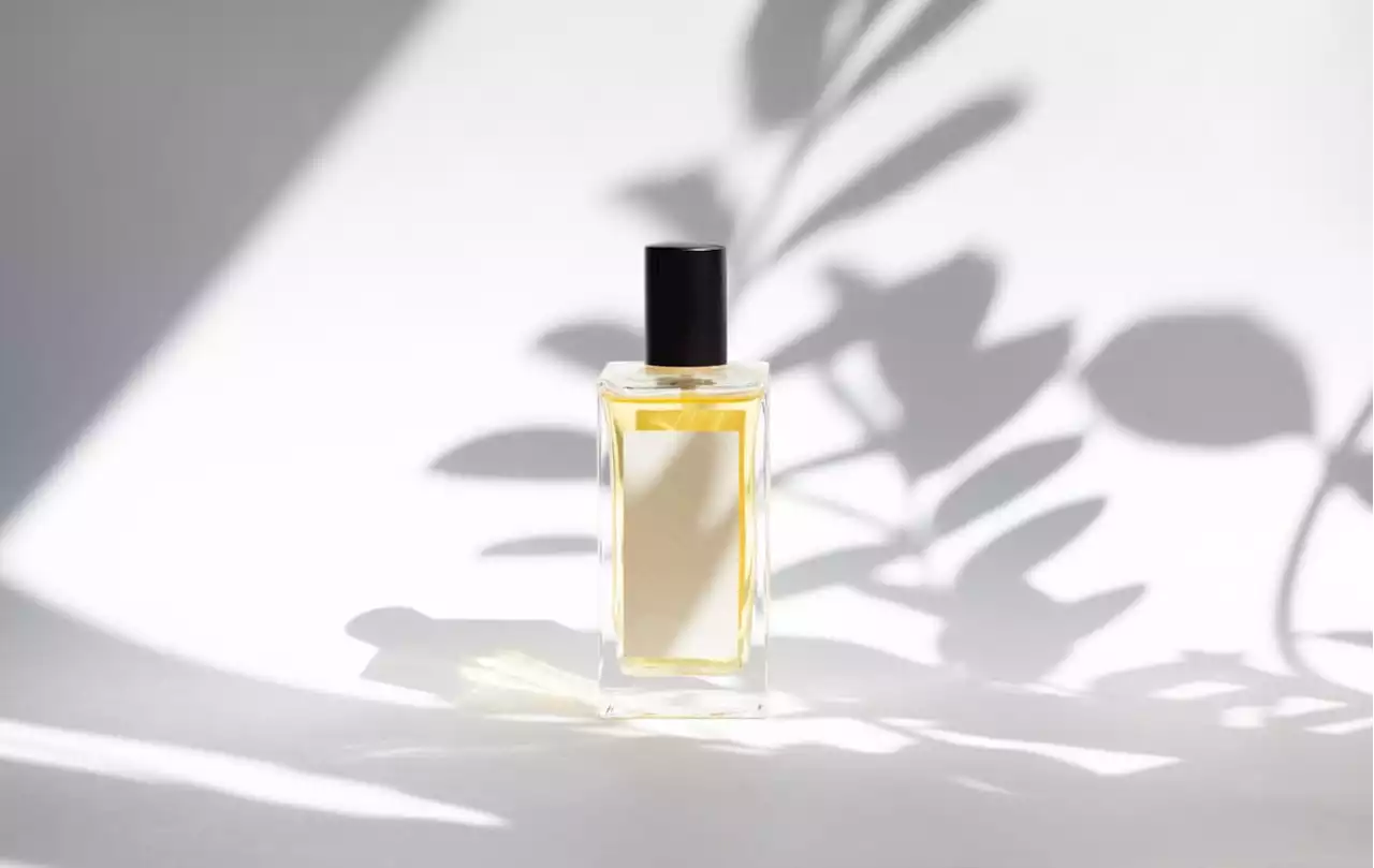 Parfum : cette odeur bien connue signe un retour en grande pompe pour cet été !