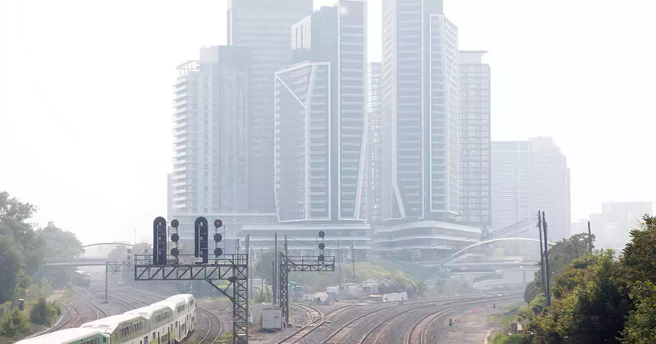 Wildfire ash may actually rain on Toronto area as air quality continues to deteriorate